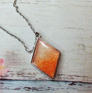 Falling Glitter Necklace